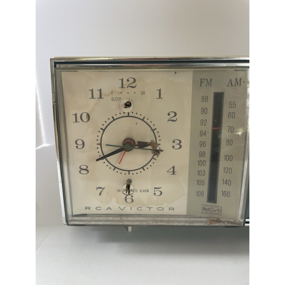 Vintage RCA Victor Tube Clock Radio RGS19T AM FM Mid Century FOR PARTS OR REPAIR - Picture 2 of 16